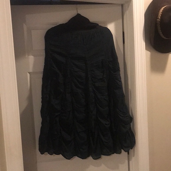 Ladies long skirt - Picture 1 of 4